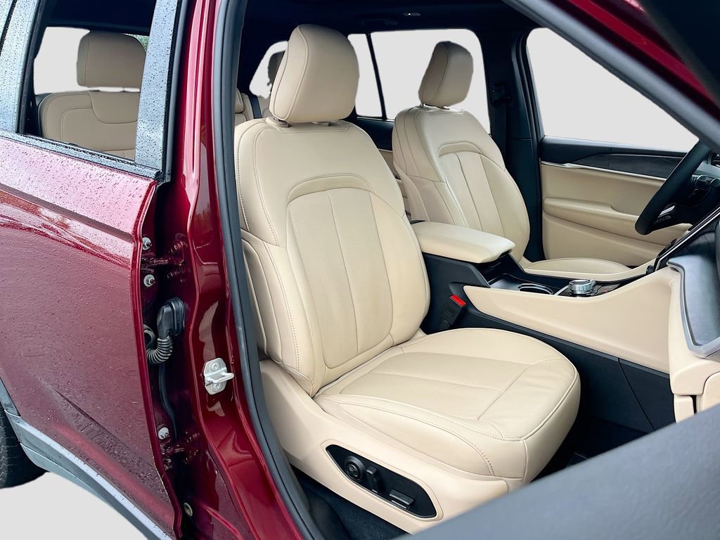 Certified 2025 Jeep Grand Cherokee Limited w/ Luxury Tech Group II image 28