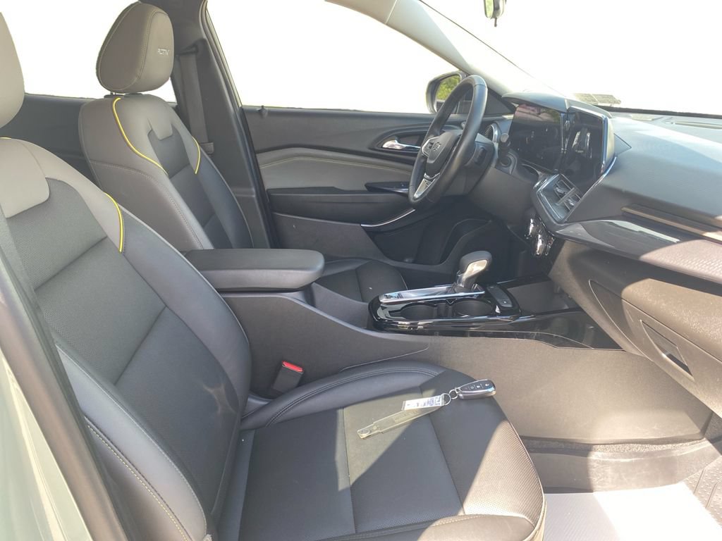 Used 2025 Chevrolet Trax ACTIV FWD image 11