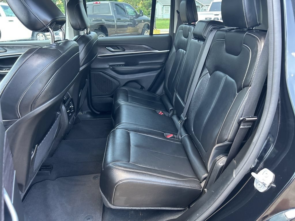 Used 2023 Jeep Grand Cherokee Limited AWD/4WD image 12