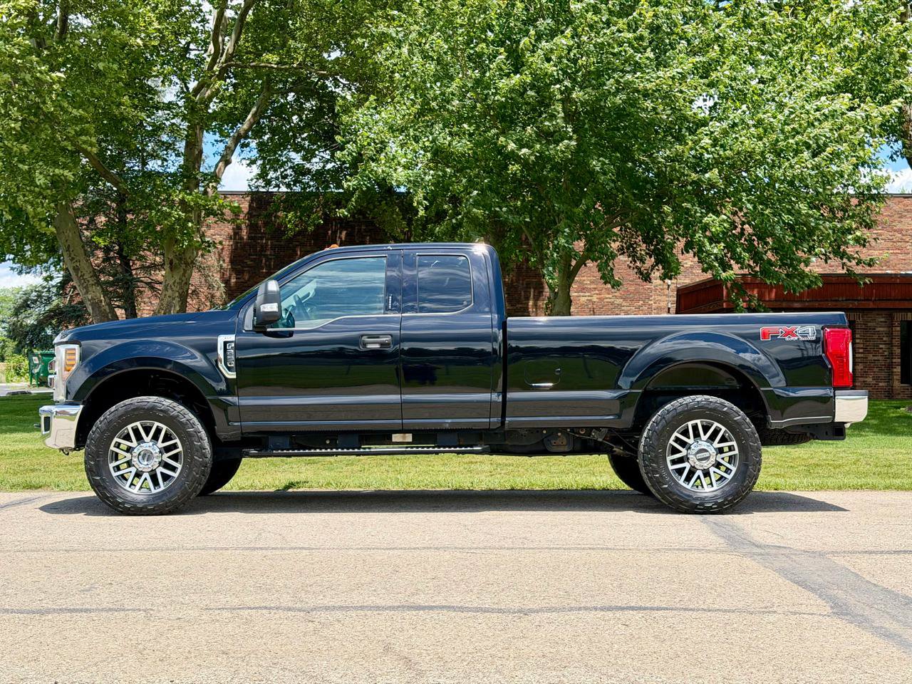 Used 2019 Ford F250 XLT w/ XLT Value Package AWD/4WD image 3