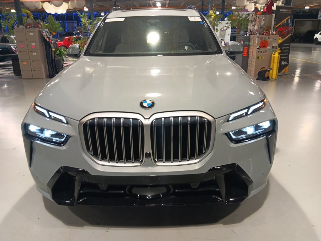 Certified 2026 BMW X7 xDrive40i w/ M Sport Package AWD/4WD image 9