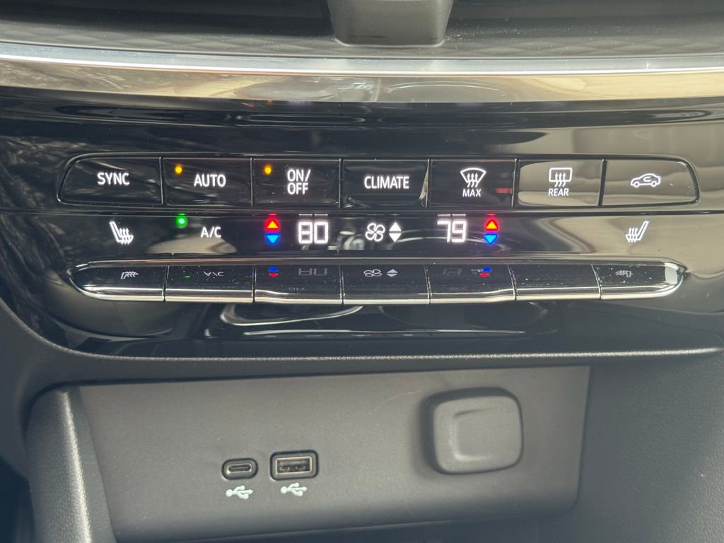 Used 2024 Buick Encore GX Avenir w/ Avenir Convenience Package image 11