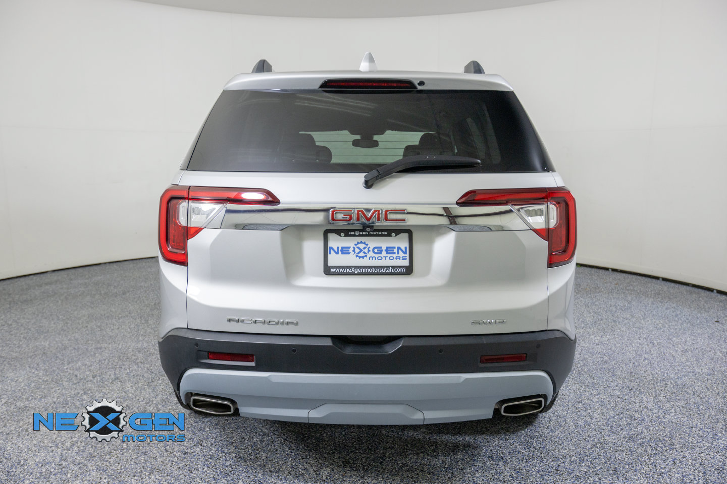 Used 2020 GMC Acadia SLT w/ LPO, Cargo Package AWD/4WD image 7