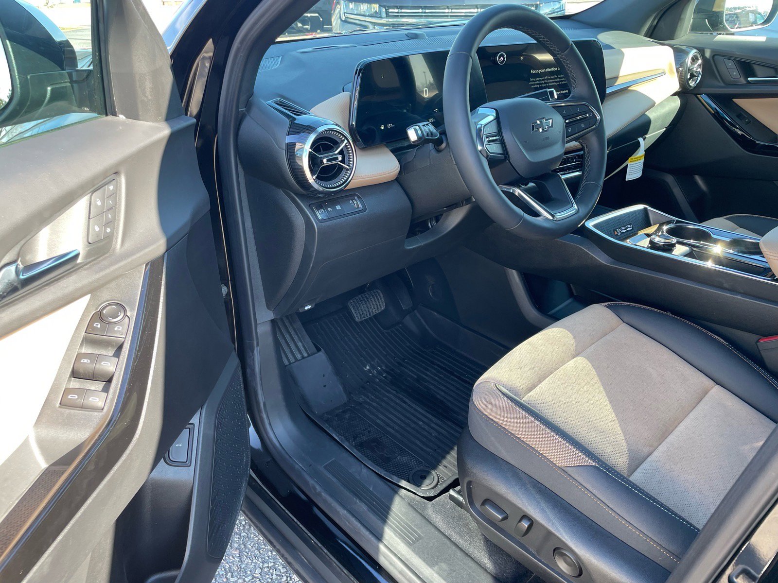 Used 2025 Chevrolet Equinox ACTIV w/ Convenience Package III image 4