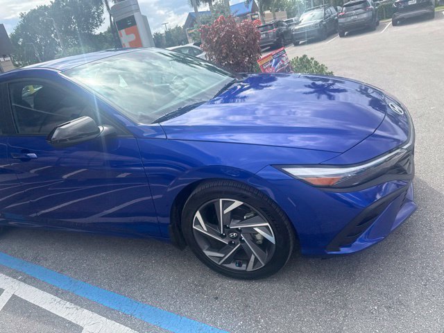 Used 2025 Hyundai Elantra Sport FWD image 5