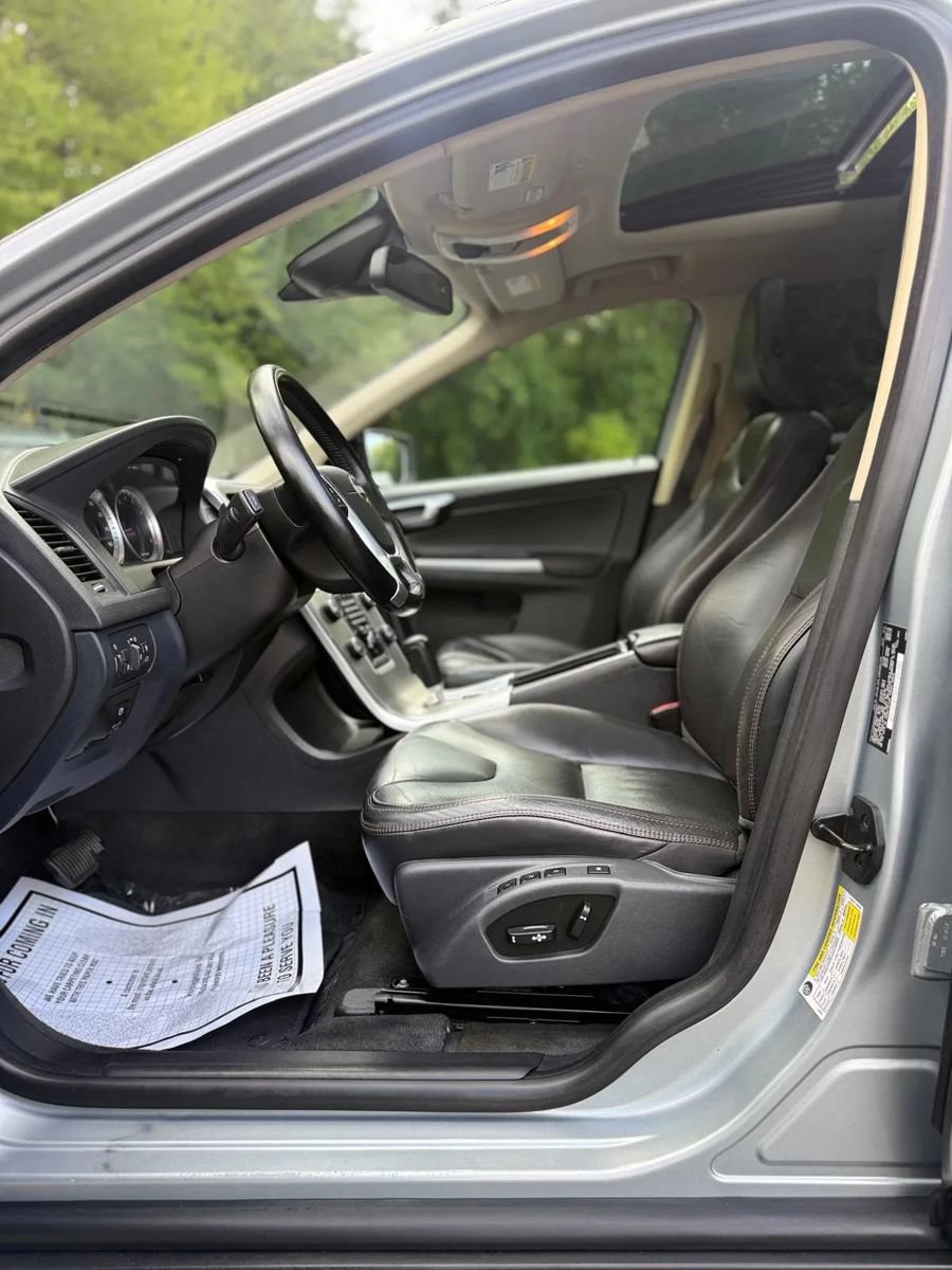Used 2012 Volvo XC60 T6 AWD/4WD image 10