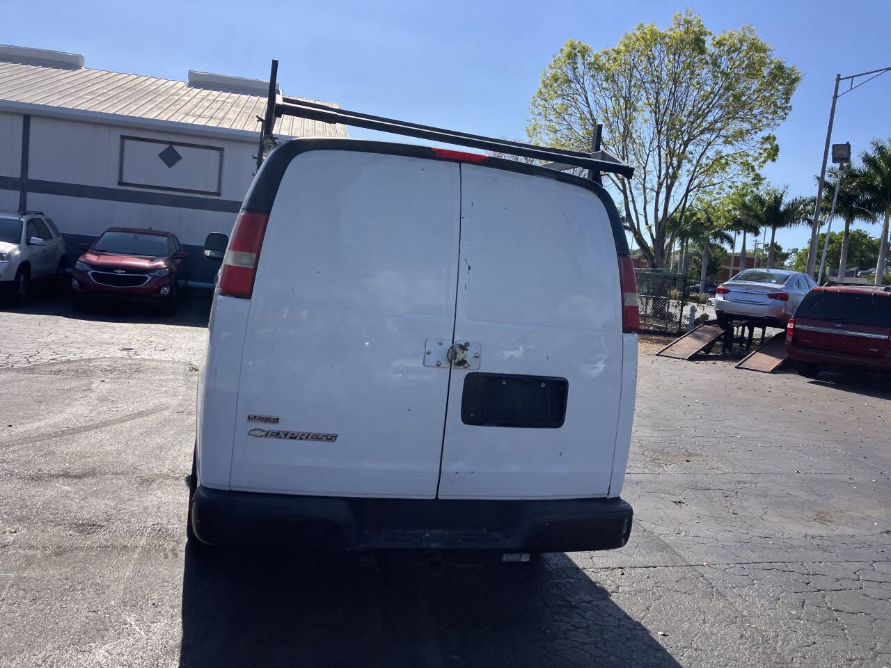 Used 2010 Chevrolet Express 2500 RWD image 21