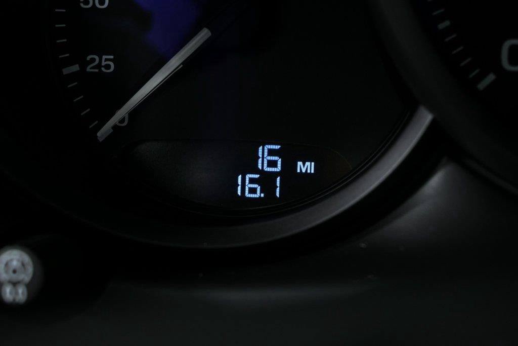 Used 2026 Porsche Macan AWD/4WD image 12