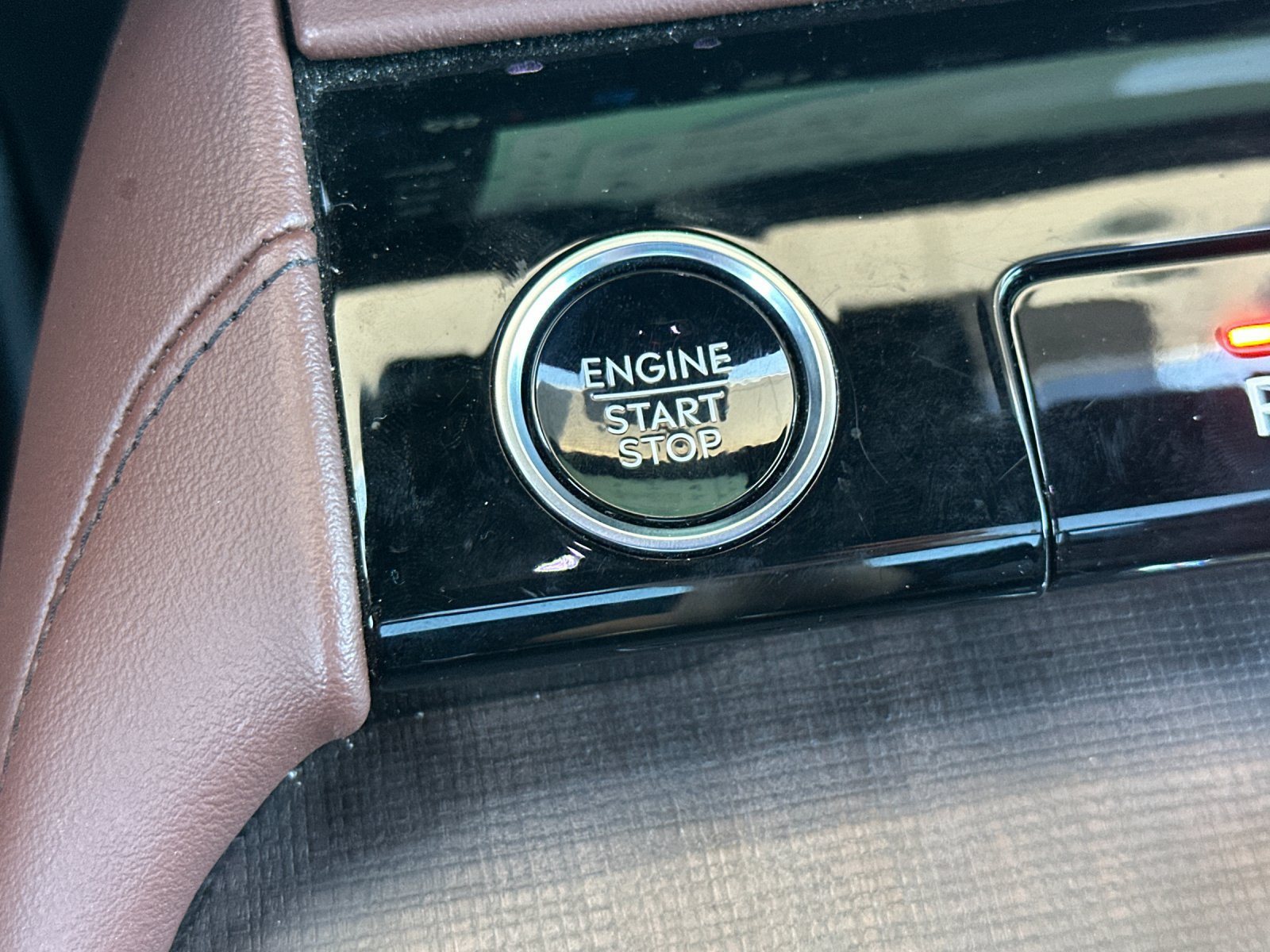 Certified 2025 Lincoln Navigator Reserve AWD/4WD image 26