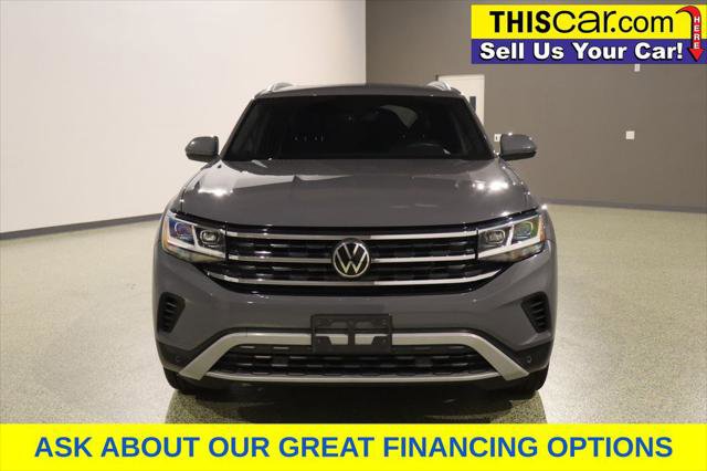 Used 2021 Volkswagen Atlas Cross Sport SE w/ Panoramic Sunroof Package FWD image 2