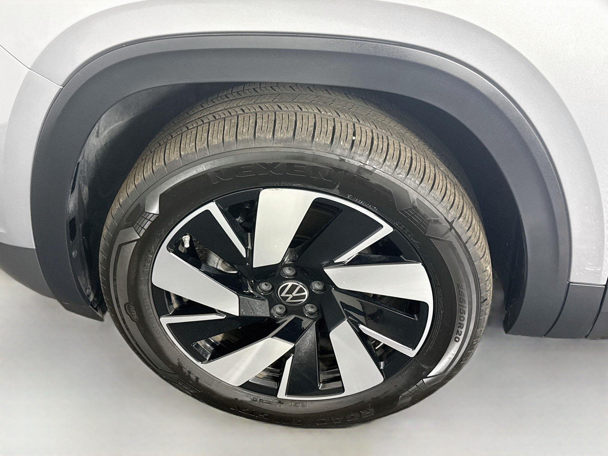 Used 2026 Volkswagen Atlas Cross Sport SE FWD image 38