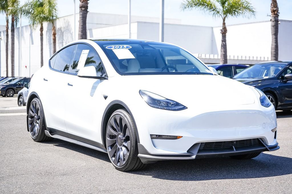 Used 2025 Tesla Model Y Performance AWD/4WD image 3