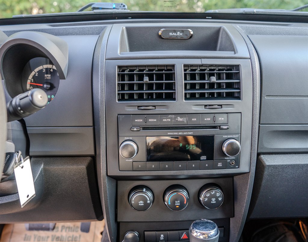 Used 2011 Dodge Nitro Heat RWD image 18