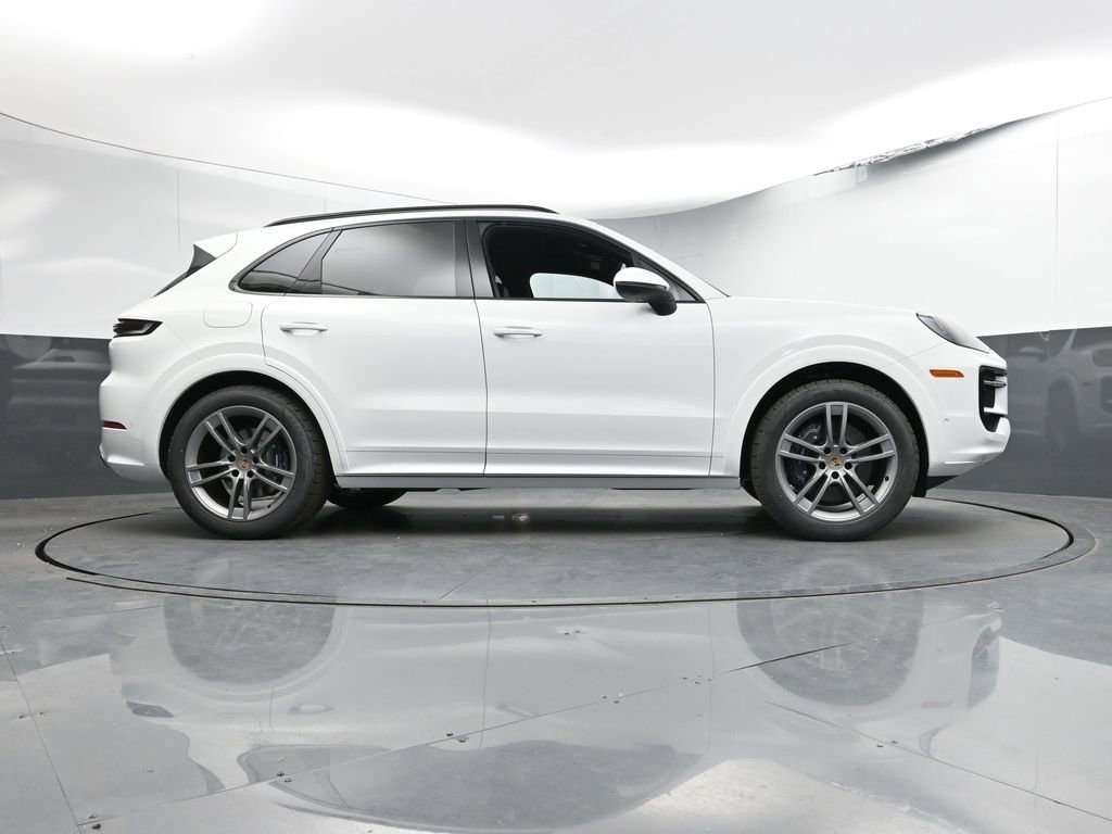 Certified 2025 Porsche Cayenne AWD/4WD image 24