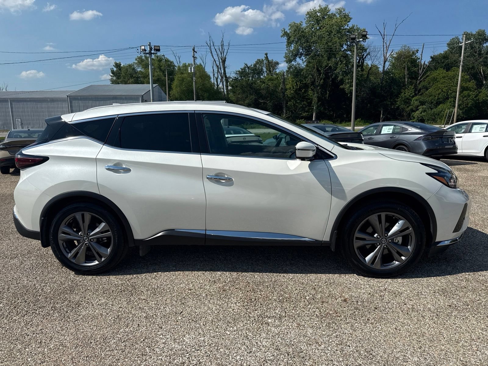 Certified 2022 Nissan Murano Platinum w/ Cargo Package AWD/4WD image 2
