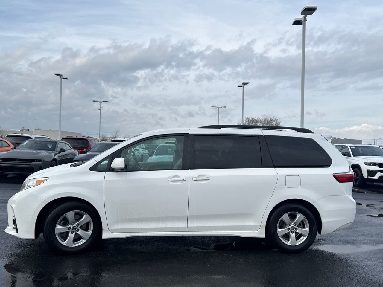 Used 2020 Toyota Sienna LE image 6