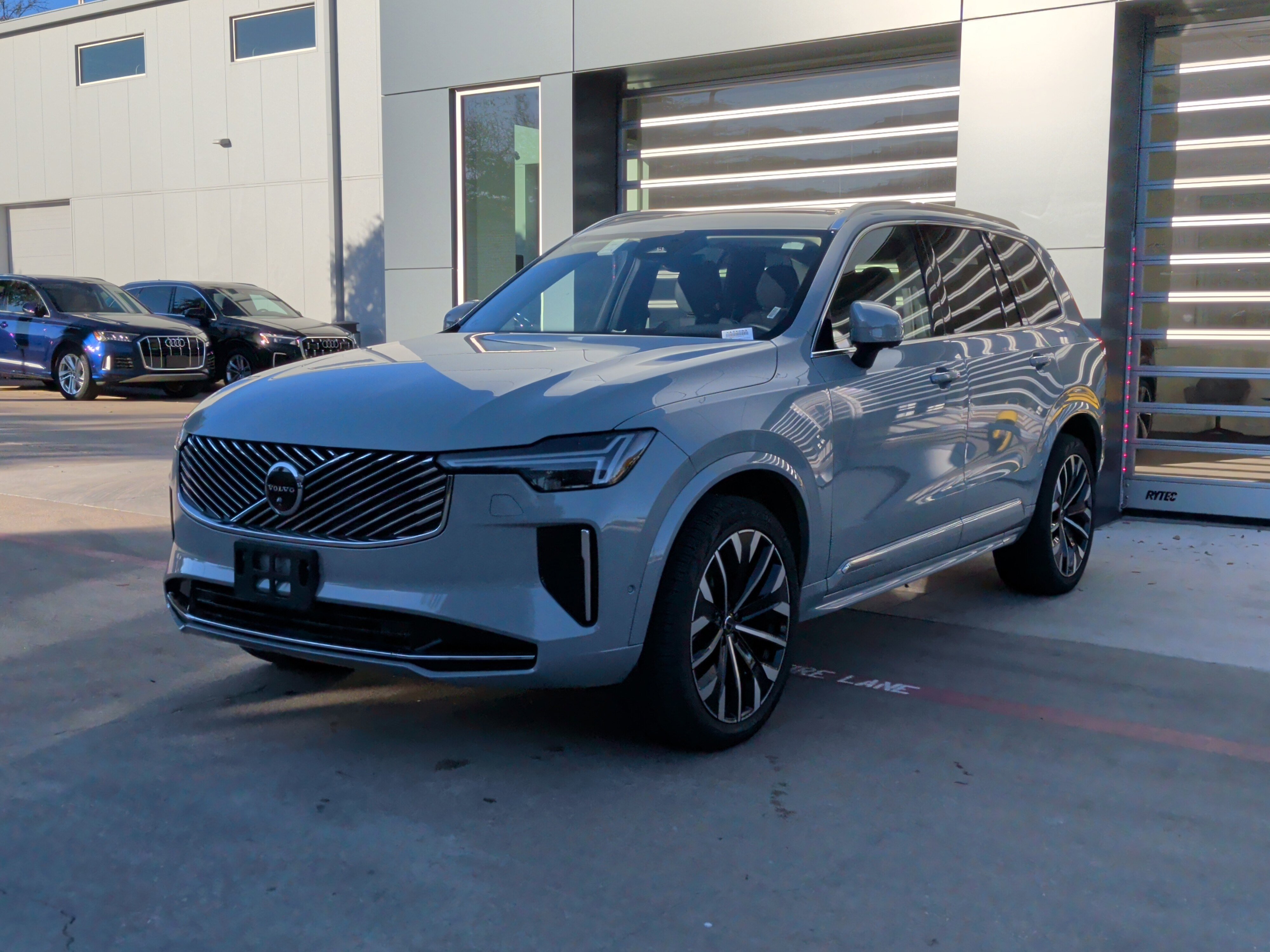 Used 2025 Volvo XC90 B6 Plus image 5