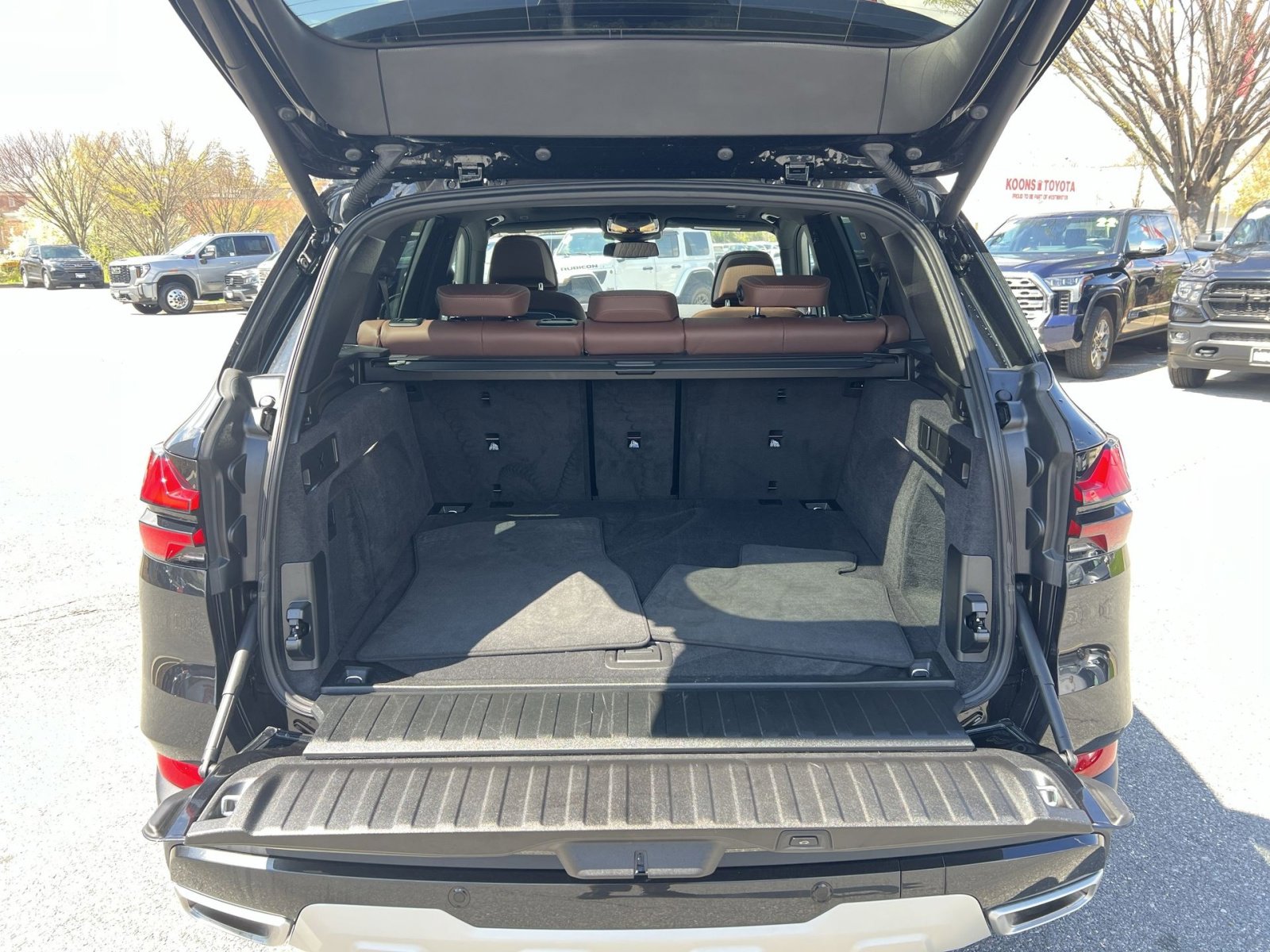 Used 2024 BMW X5 xDrive40i w/ Executive Package image 26