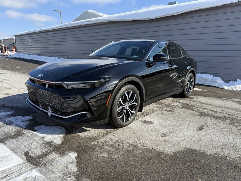 Certified 2025 Toyota Crown XLE image 3