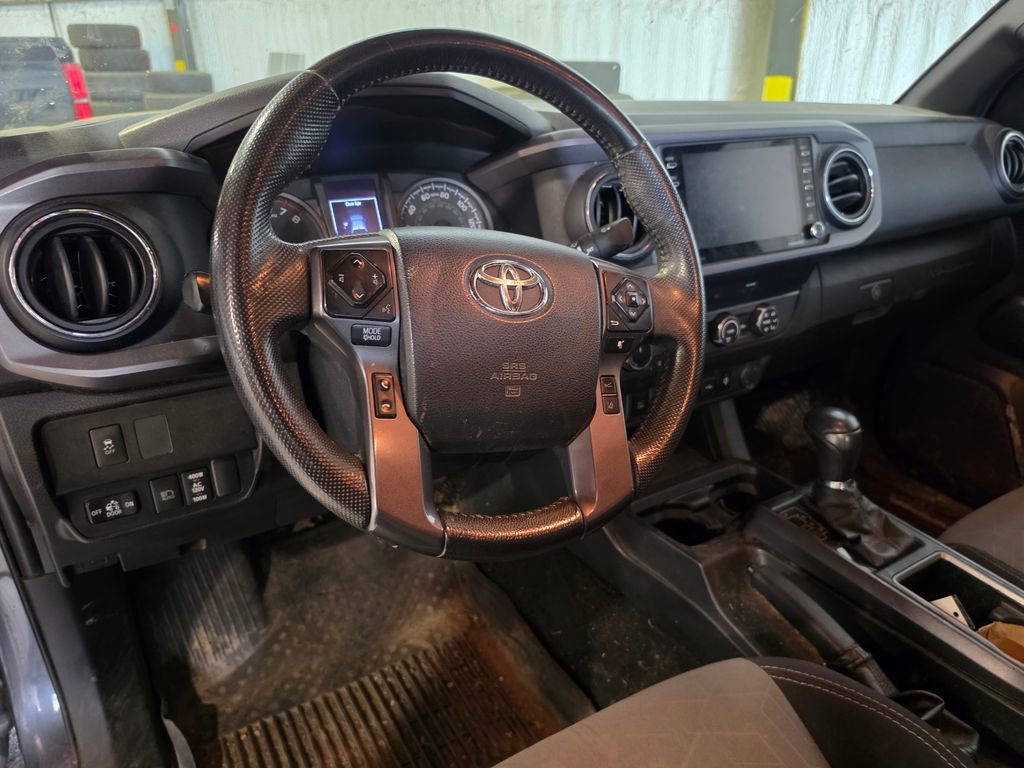 Used 2020 Toyota Tacoma TRD Off-Road AWD/4WD image 4