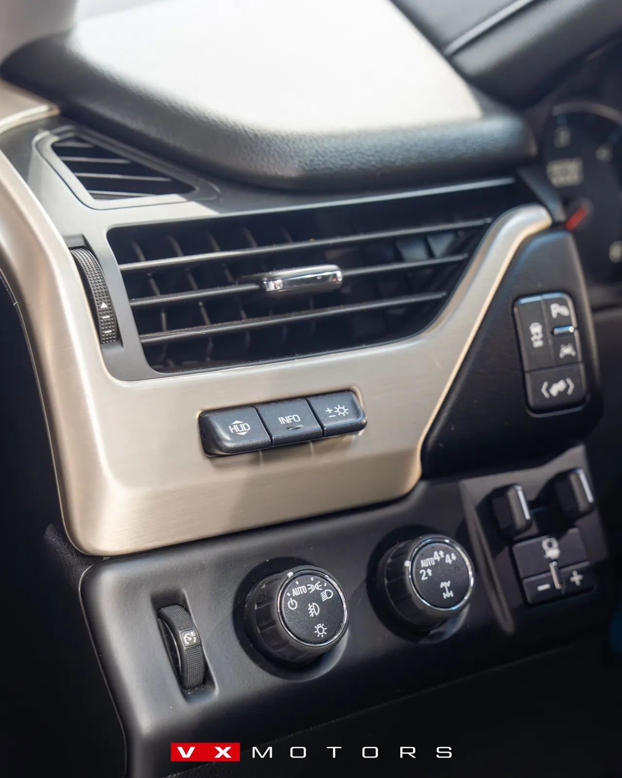 Used 2017 GMC Yukon XL Denali w/ Open Road Package image 12