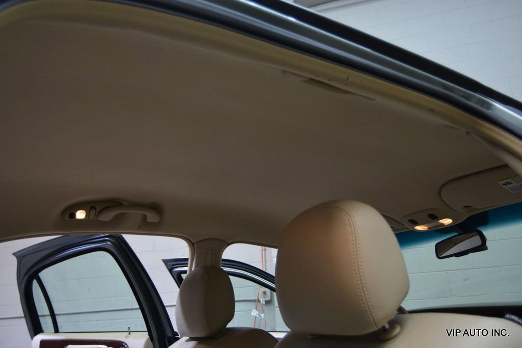 Used 2006 Lincoln Town Car Signature image 21