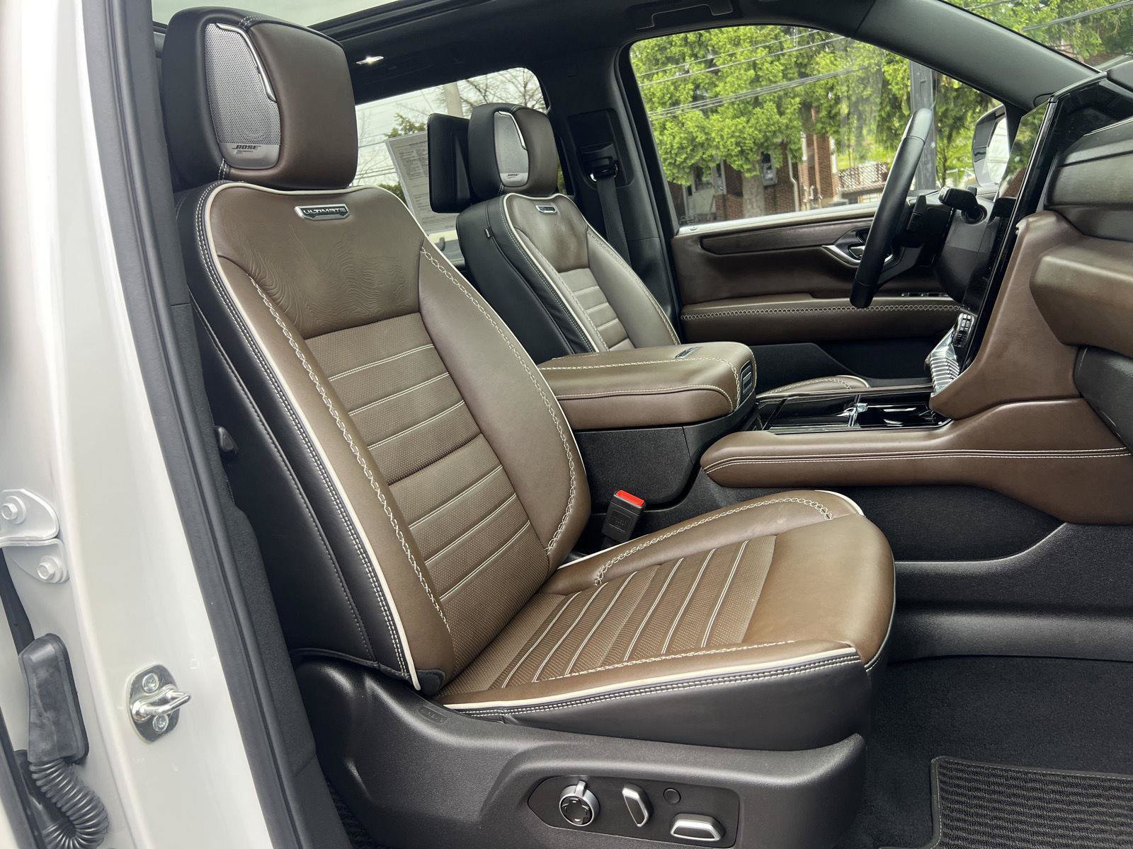 Used 2025 GMC Yukon XL Denali Ultimate AWD/4WD image 22