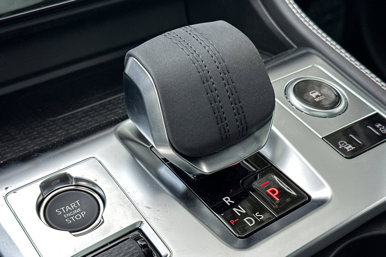 New 2025 Jaguar F-PACE R-Dynamic S image 22