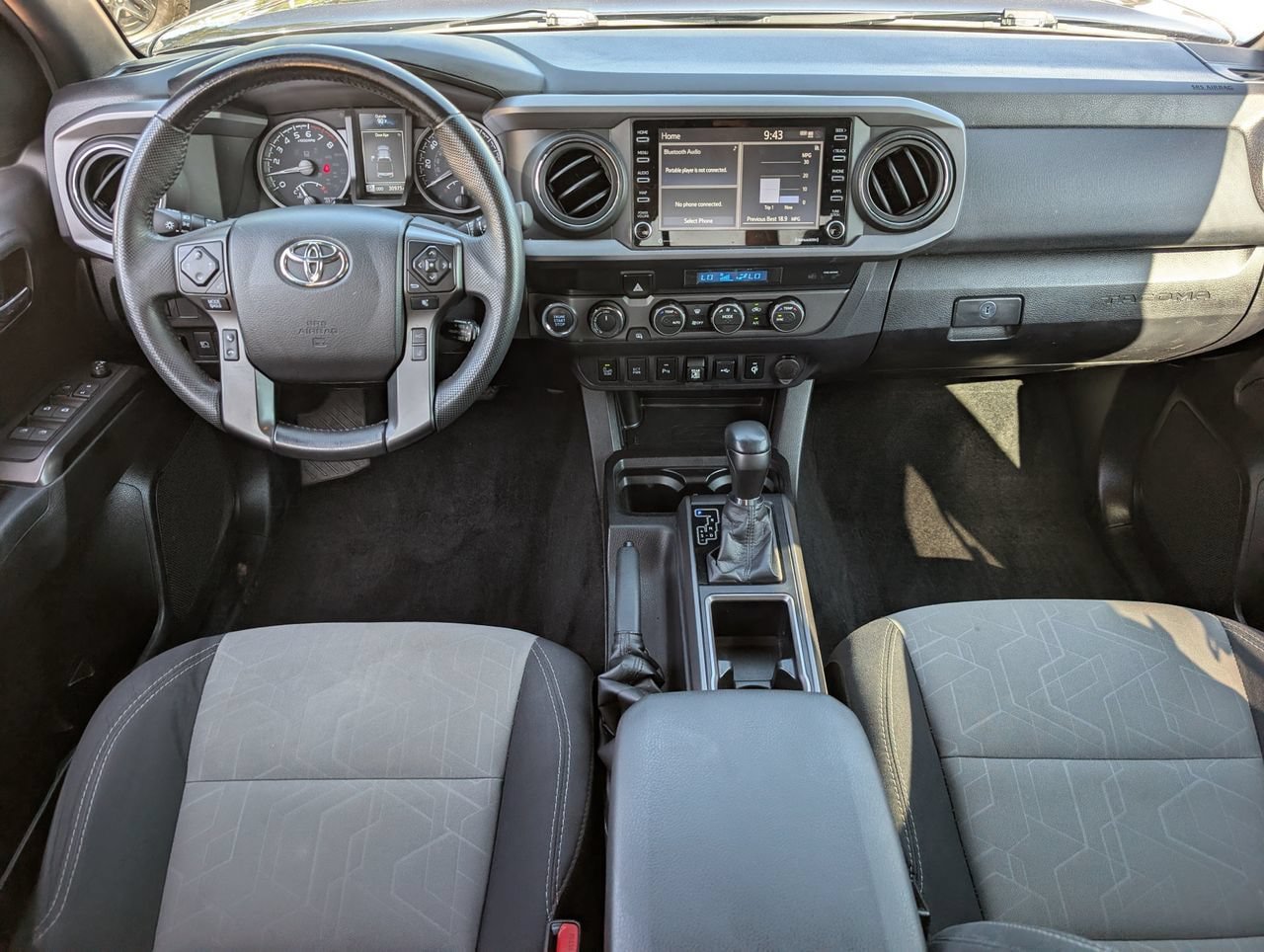 Used 2021 Toyota Tacoma TRD Off-Road w/ Technology Package AWD/4WD image 9
