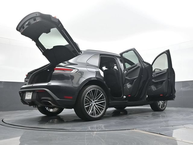 Certified 2025 Porsche Macan AWD/4WD image 25