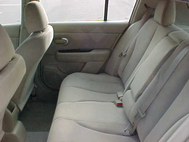 Used 2011 Nissan Versa SL w/ Premium Pkg image 11