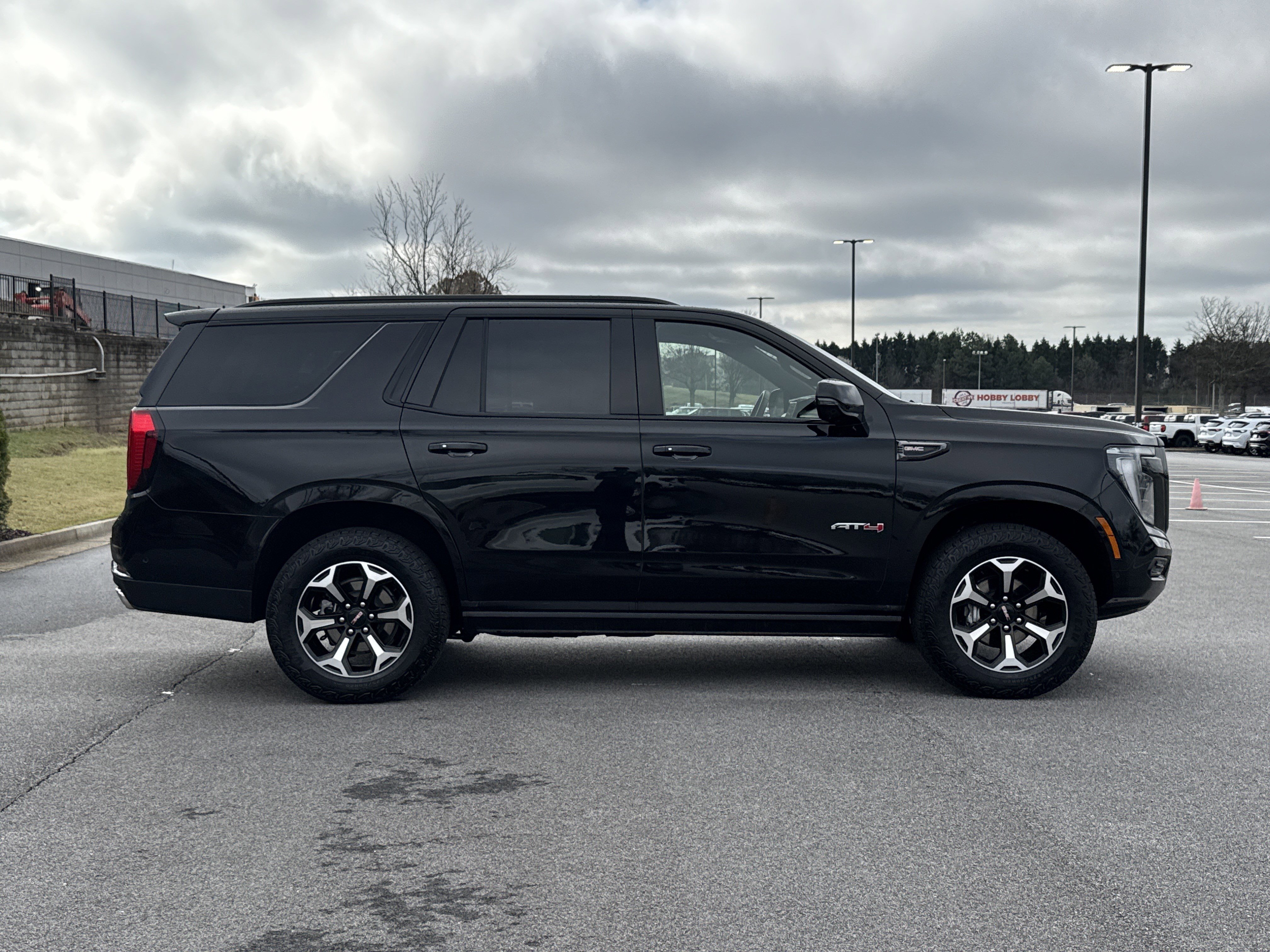 Used 2025 GMC Yukon AT4 w/ AT4 Premium Package image 11