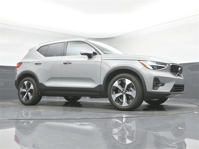 Used 2024 Volvo XC40 B5 Plus image 35