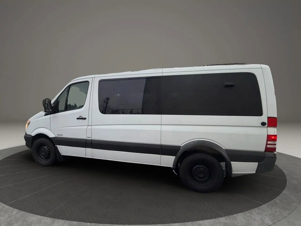 Used 2015 Mercedes-Benz Sprinter 2500 image 8