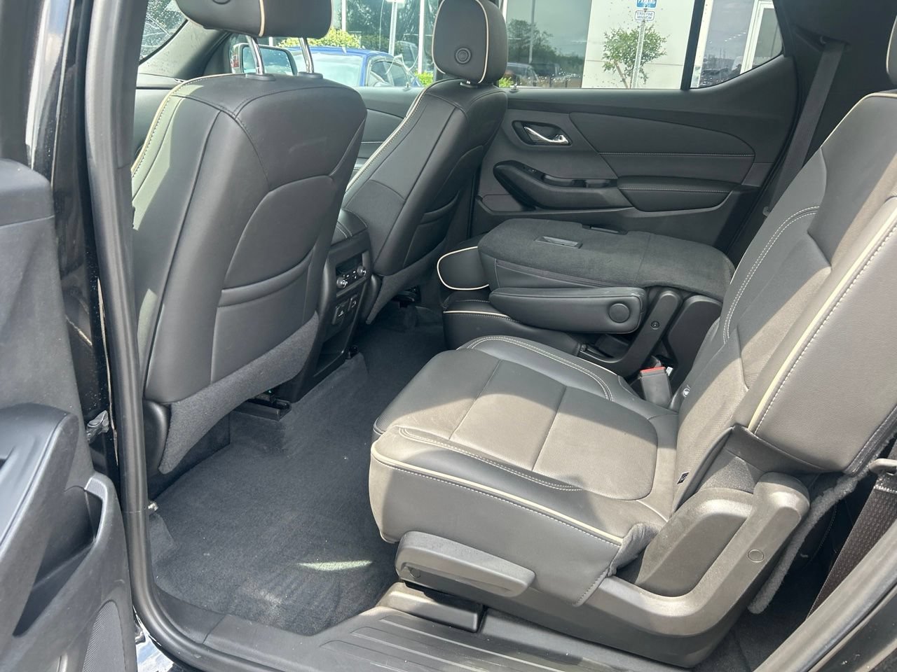 Used 2023 Chevrolet Traverse Premier AWD/4WD image 12