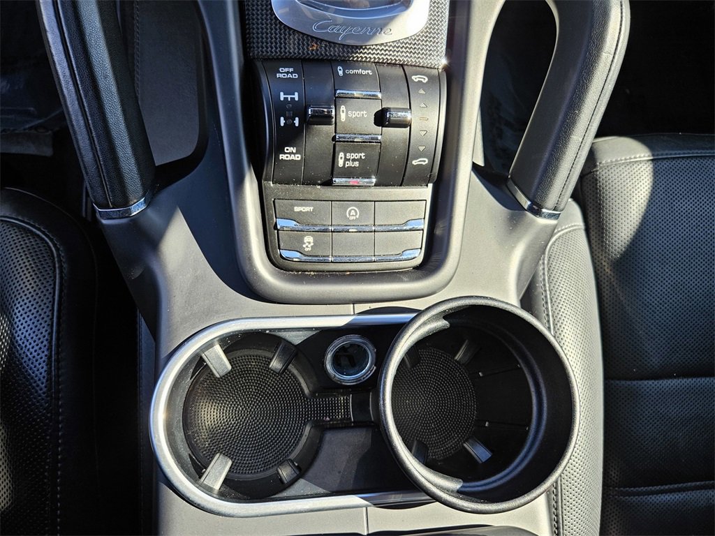 Used 2016 Porsche Cayenne Turbo image 22