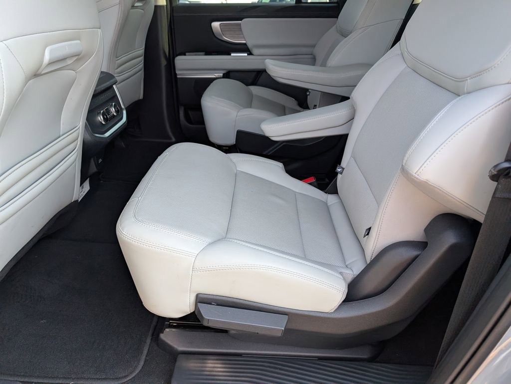 Used 2025 Ford Expedition Max Platinum image 12