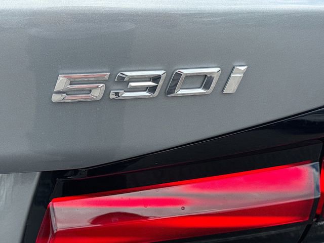Used 2023 BMW 530i w/ Premium Package image 11