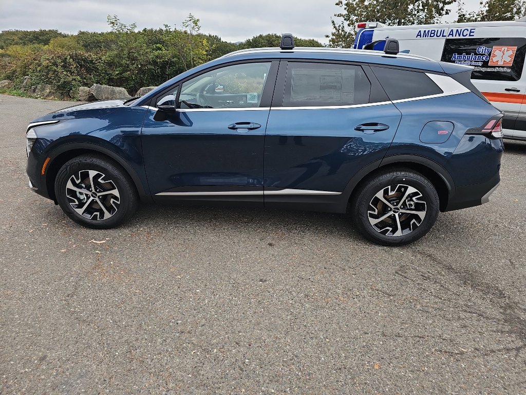 New 2025 Kia Sportage EX image 2