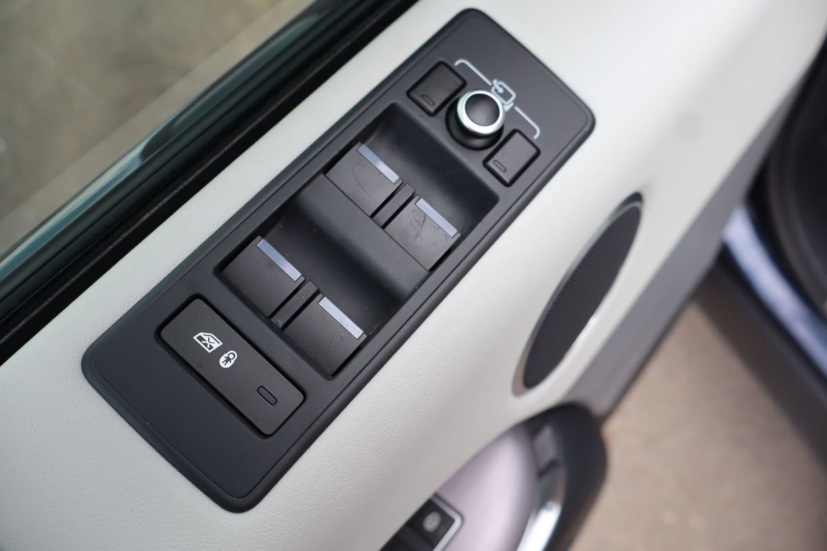 Used 2014 Land Rover Range Rover Sport HSE image 27