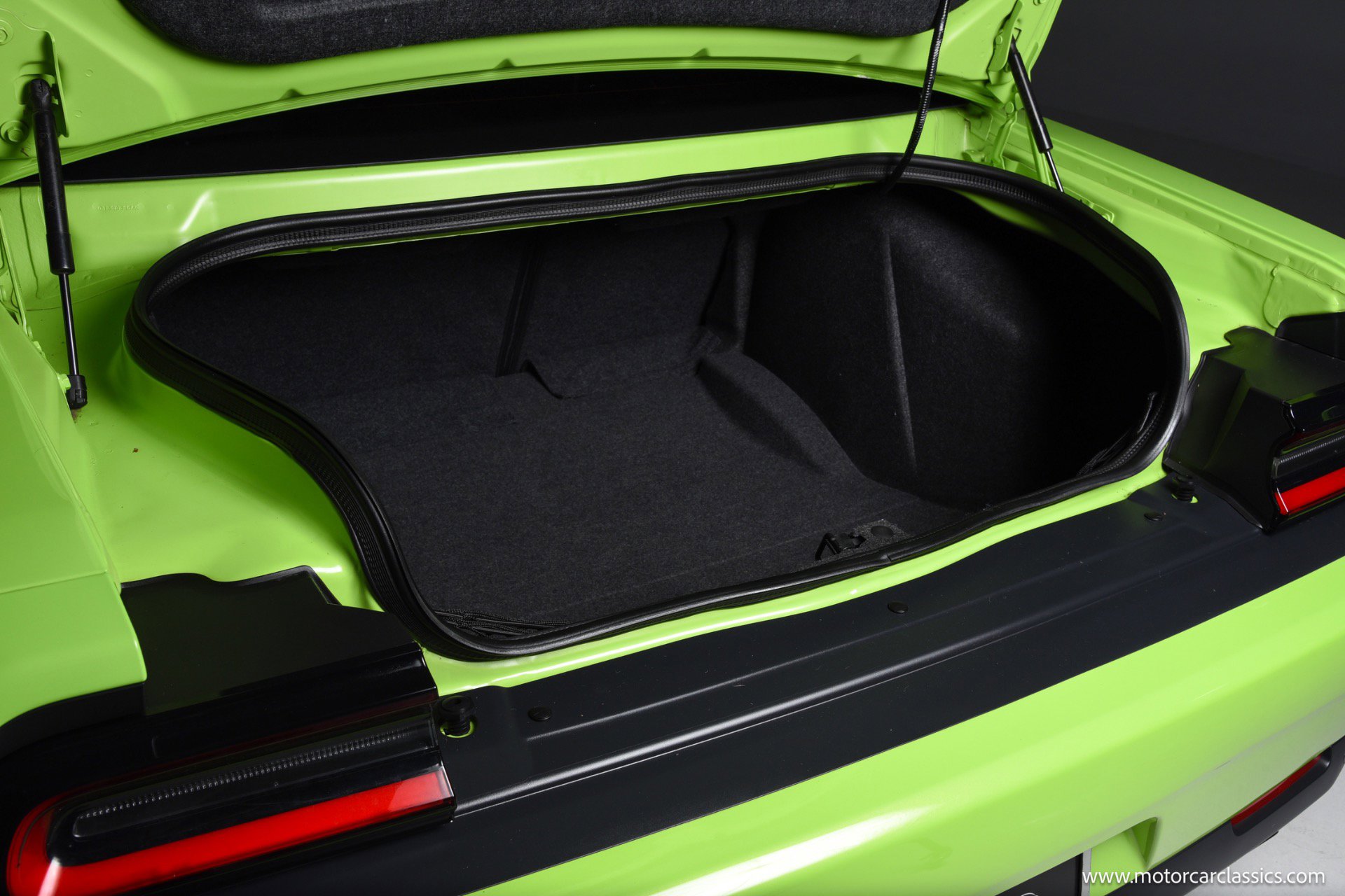 Used 2015 Dodge Challenger SRT Hellcat image 19