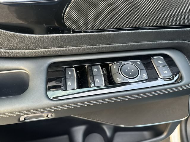 New 2026 Lincoln Aviator AWD image 13