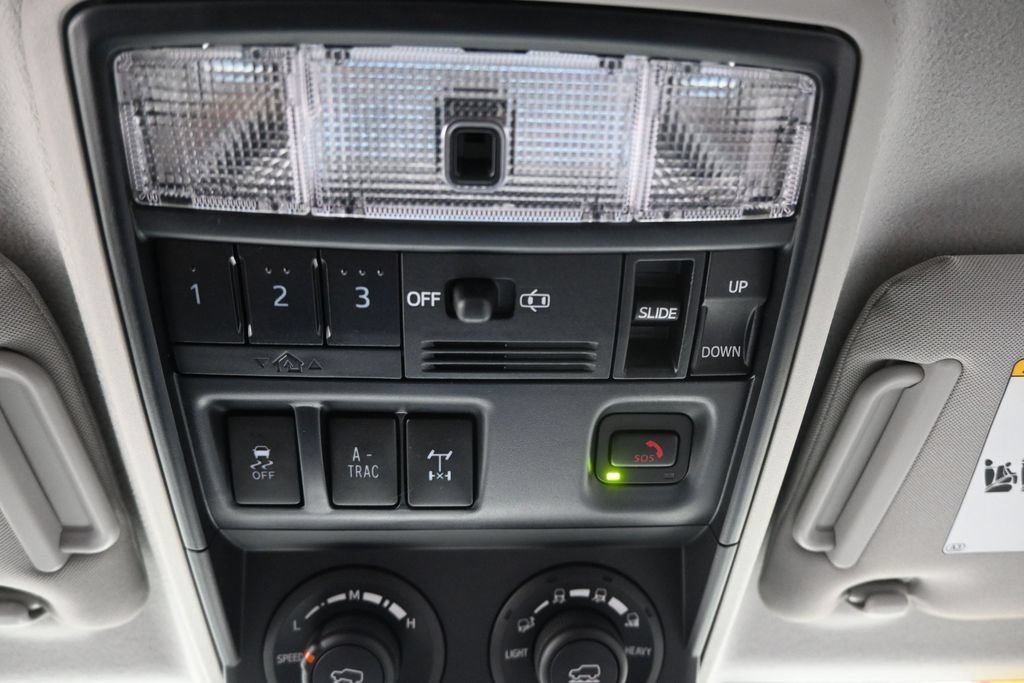 Used 2022 Toyota 4Runner TRD Off-Road Premium AWD/4WD image 37