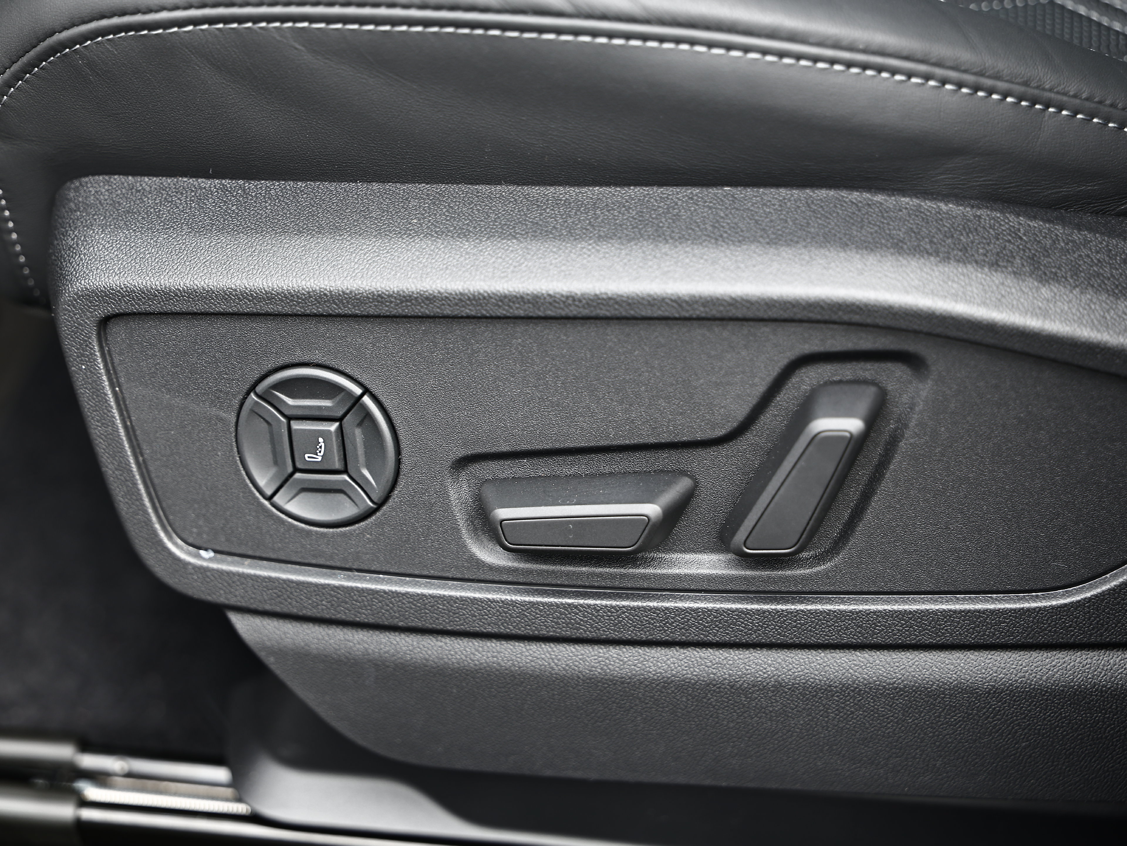 New 2026 Audi SQ5 Prestige AWD/4WD image 21