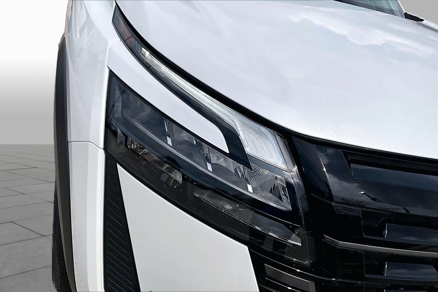 New 2026 Nissan Pathfinder SL FWD image 13