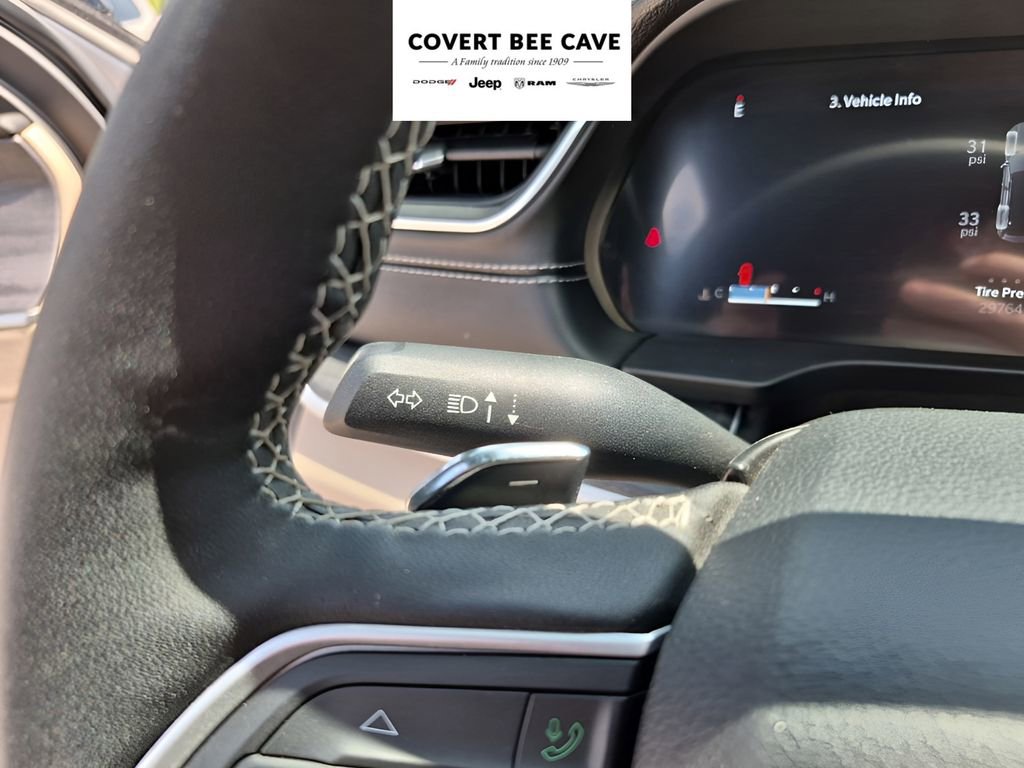 Used 2024 Jeep Grand Cherokee Limited w/ Luxury Tech Group II image 37