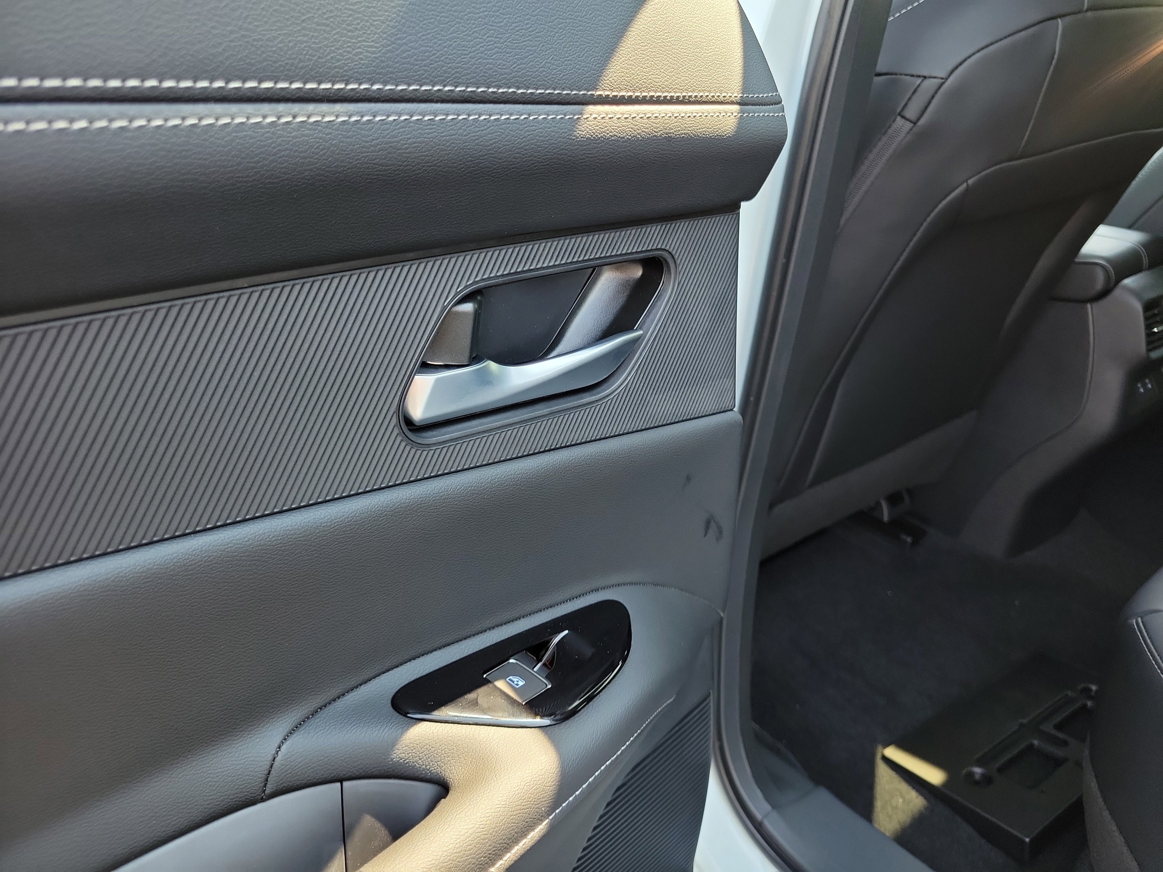 Used 2025 Nissan Murano SL w/ Cargo Package image 13