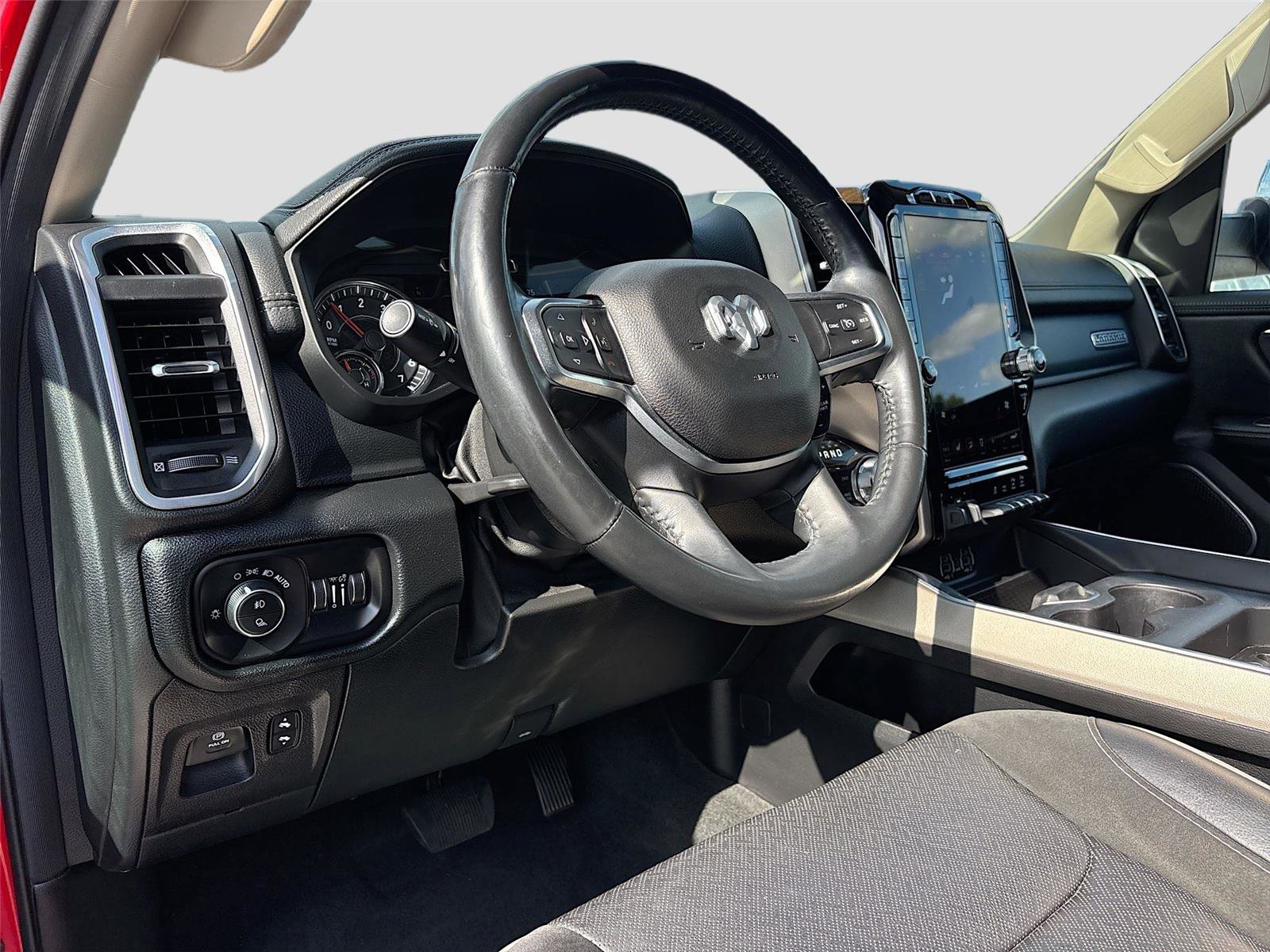 Used 2021 RAM 1500 Laramie AWD/4WD image 10