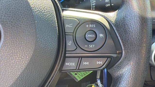 Certified 2022 Toyota RAV4 LE AWD/4WD image 27