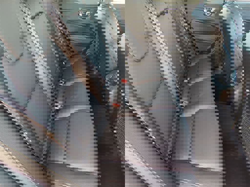 Used 2024 Volvo XC60 B5 Plus w/ Protection Package Premier image 20